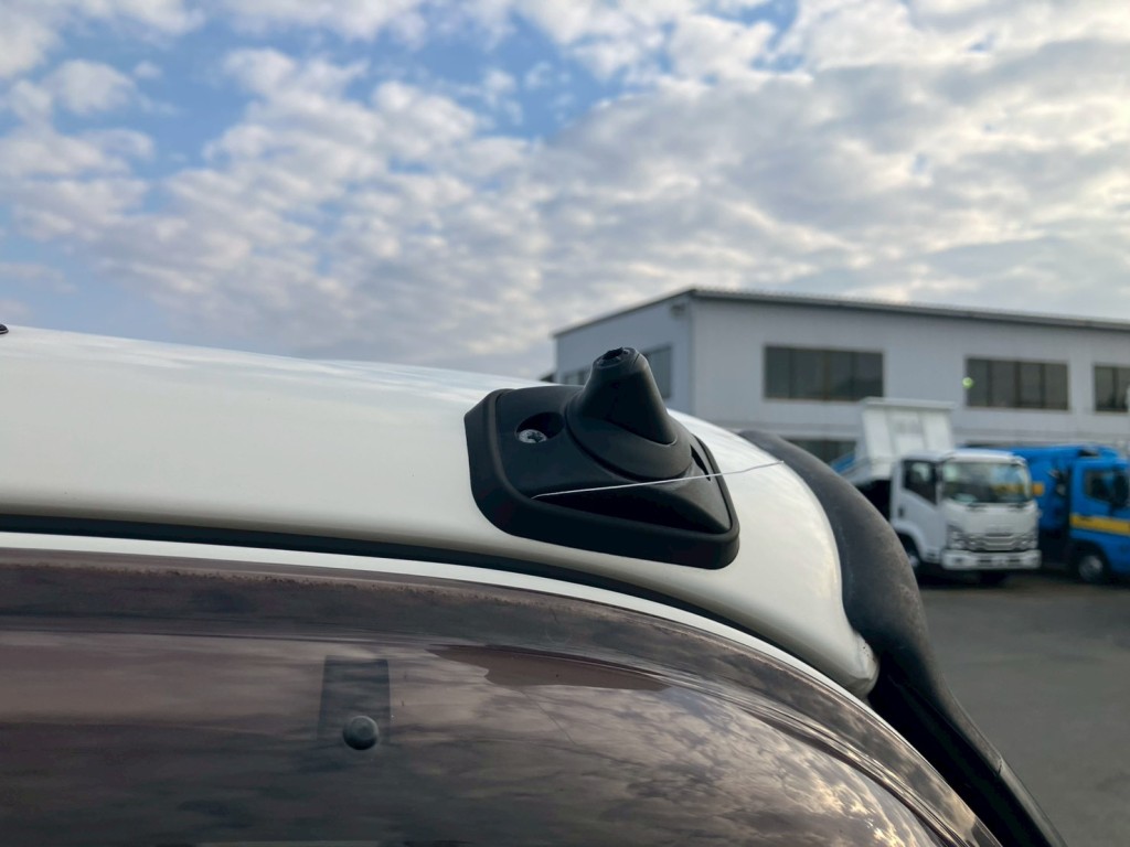 アンテナが折れています。|日野 デュトロ 2KG-XZU675T(4WD)の写真20