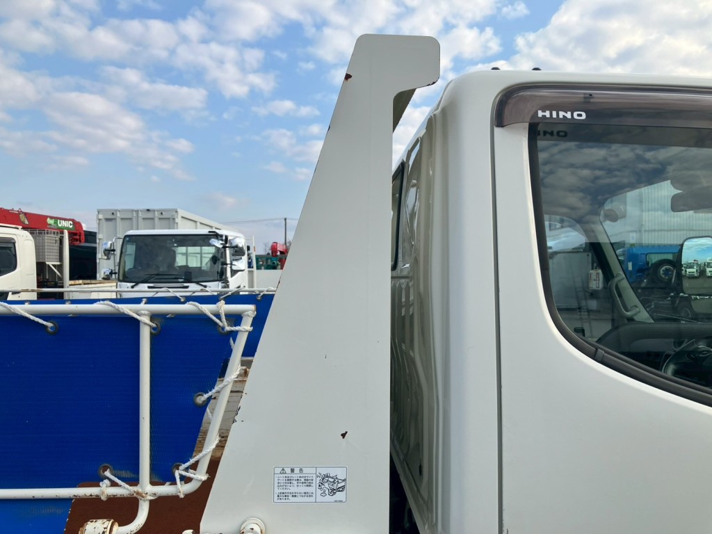 運転席側プロテクター側面にキズ・サビがあります。|日野 デュトロ 2KG-XZU675T(4WD)の写真22