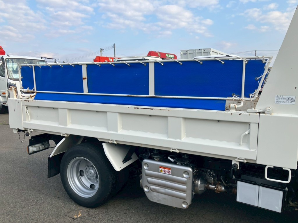 運転席側ボディーにキズ・サビ・ヘコミがあります。|日野 デュトロ 2KG-XZU675T(4WD)の写真23