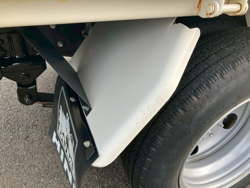 運転席側リアフェンダーにキズ・サビがあります。|日野 デュトロ 2KG-XZU675T(4WD)の写真25