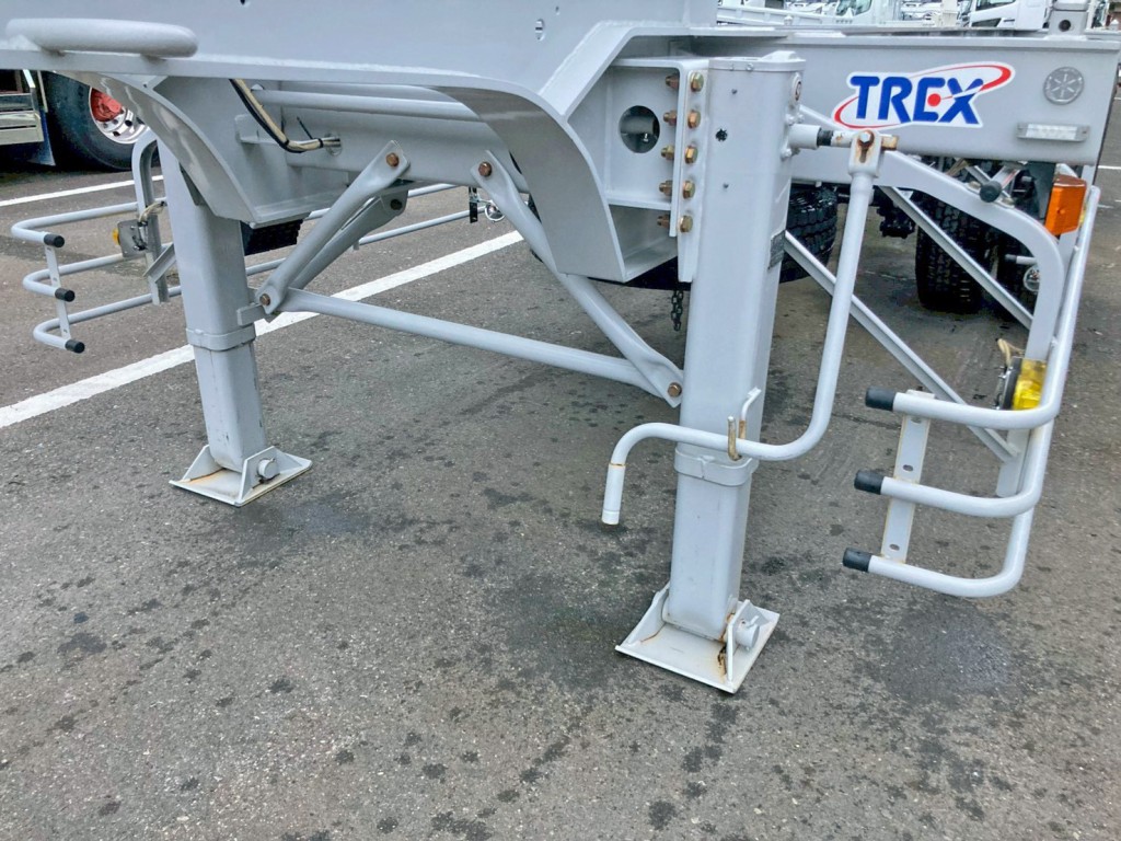 脚は手動式です。|トレクス NCCTB32082の写真17