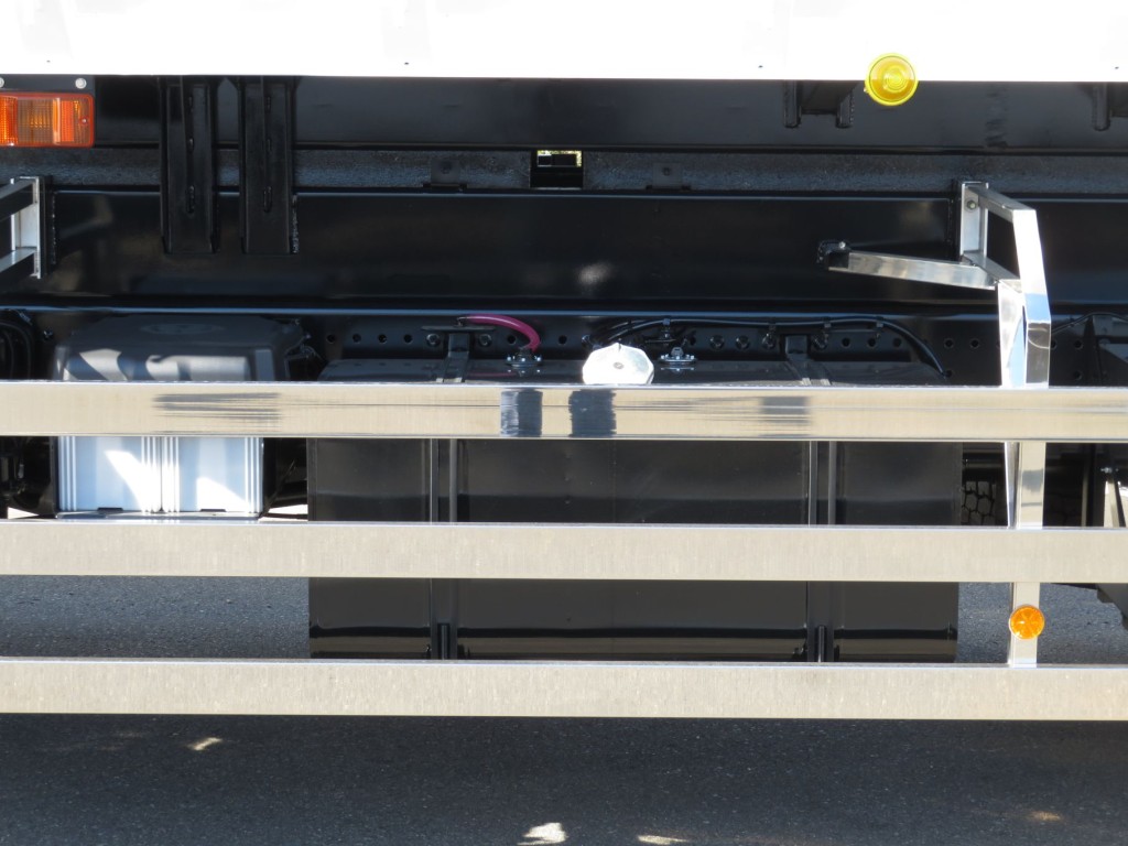 燃料タンクは300Lです。|日野 プロフィア 2DG-FS1AHEの写真19