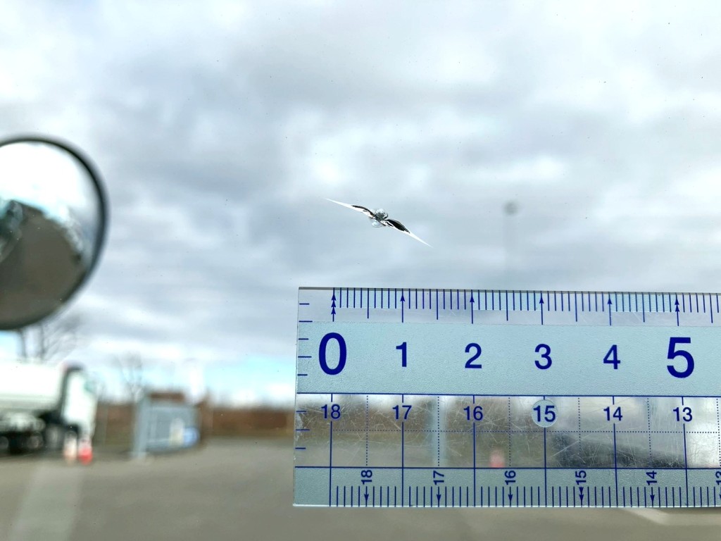 フロントガラス助手席側に飛び石、割れがあります。|三菱 ファイター 2KG-FK62F(2WD)の写真28