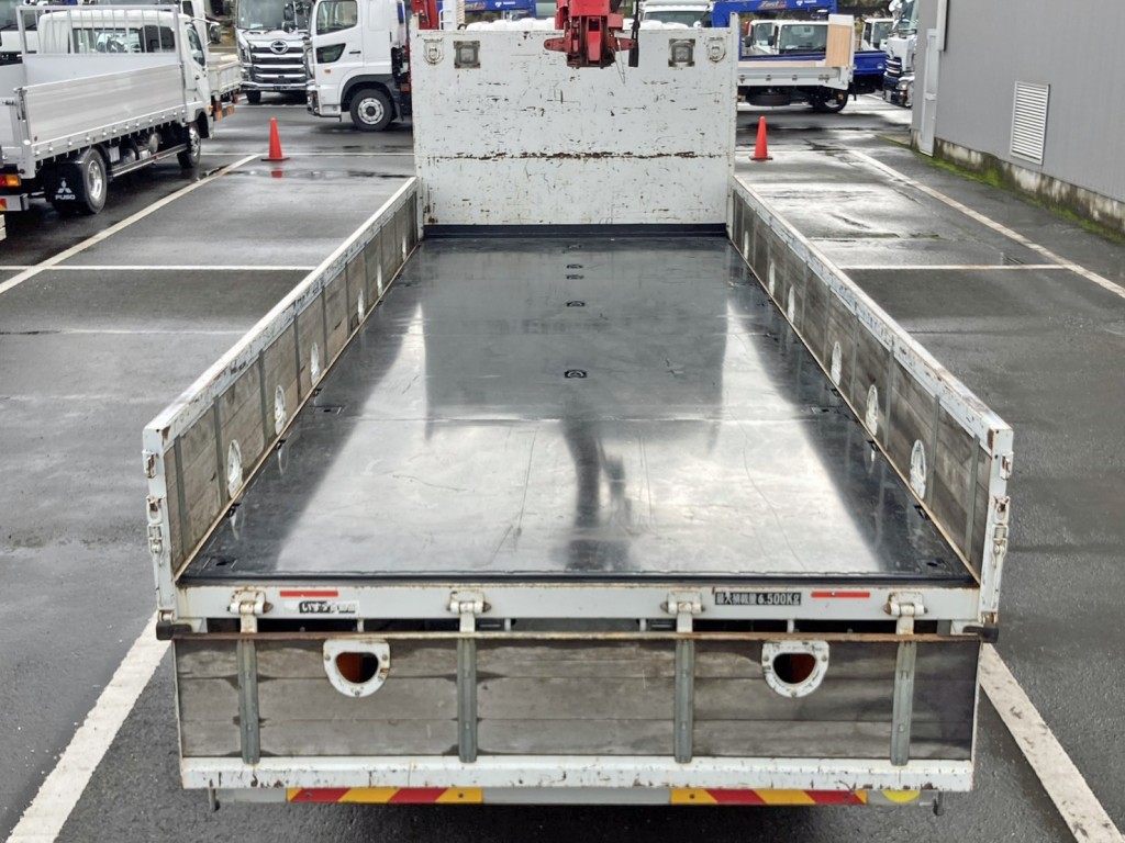 床は鉄板張りです。|いすゞ フォワード QKG-FTR34S2の写真9