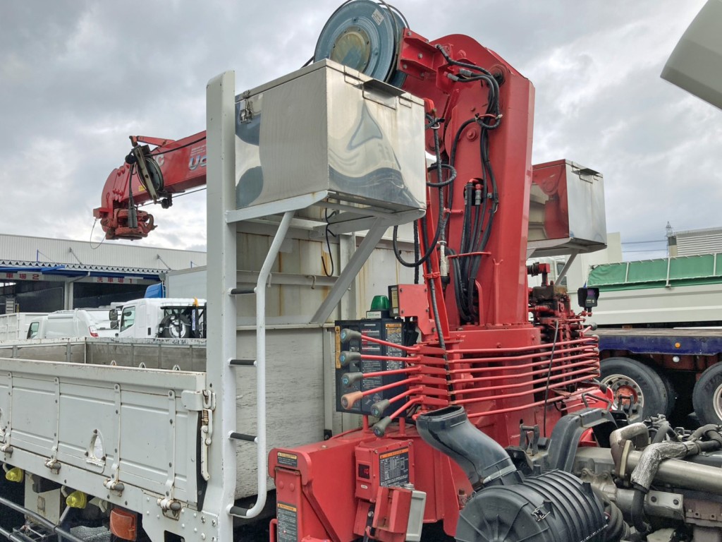 プロテクター前方左右にステンレス製の工具箱が付いています。|いすゞ フォワード QKG-FTR34S2の写真11