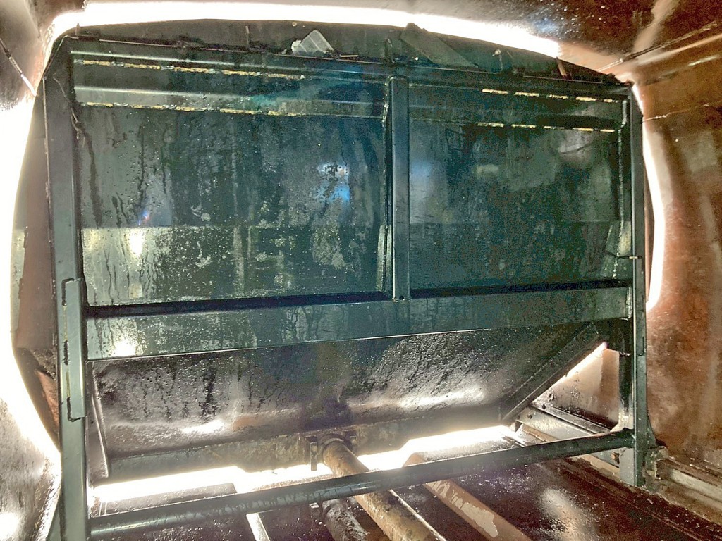 排出板裏側の状態です。|いすゞ エルフ TPG-NMR85AN(2WD)の写真14