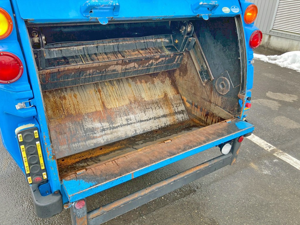 積み込み方式はプレス式です。|いすゞ エルフ TPG-NMR85AN(2WD)の写真17