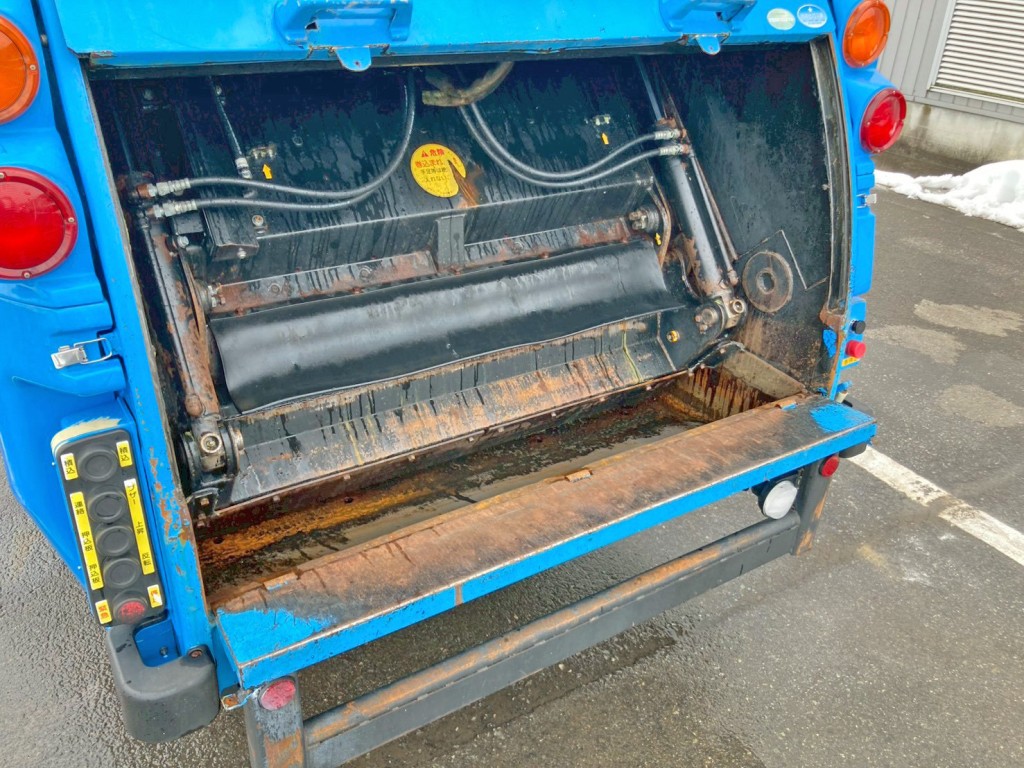 積み込み方式はプレス式です。|いすゞ エルフ TPG-NMR85AN(2WD)の写真18