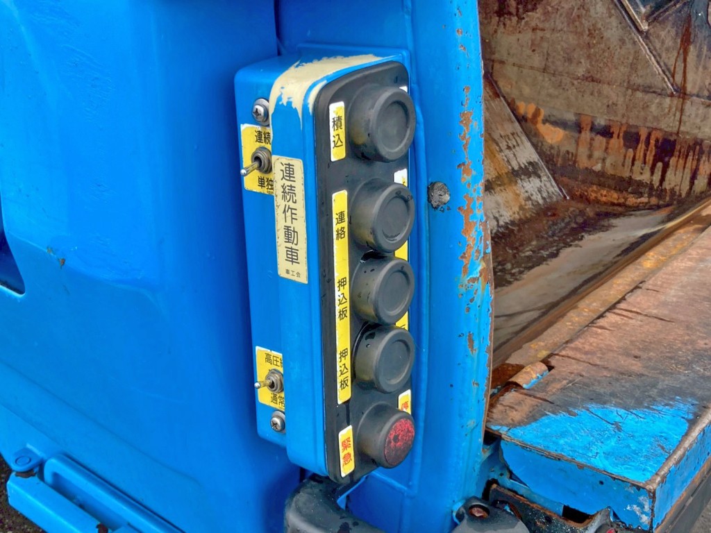 連続 ⇔ 単独切り替えスイッチ付きです。|いすゞ エルフ TPG-NMR85AN(2WD)の写真19