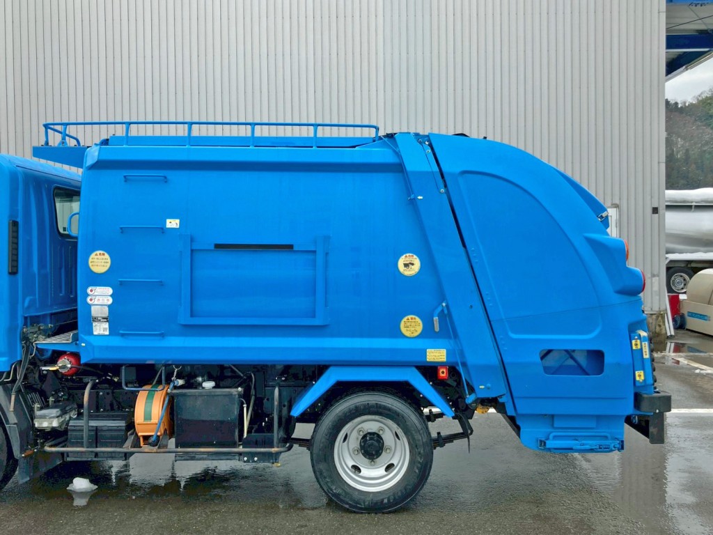 タンクの外観状態です。(助手席側)|いすゞ エルフ TPG-NMR85AN(2WD)の写真25