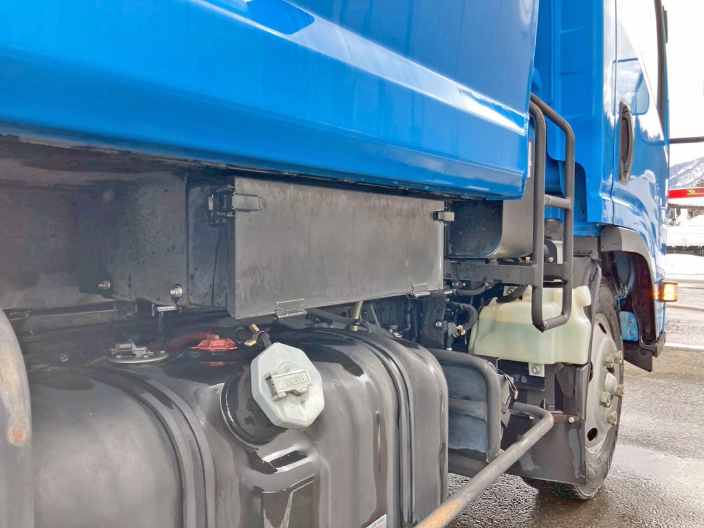 タンク運転席側に工具箱が付いています。|いすゞ エルフ TPG-NMR85AN(2WD)の写真27