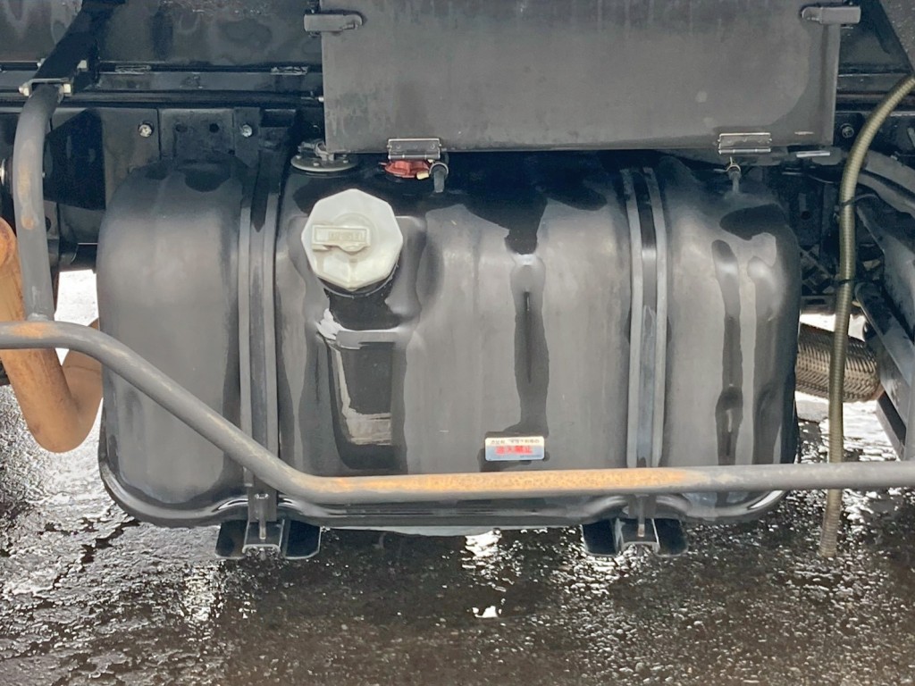 燃料タンクは75Lです。|いすゞ エルフ TPG-NMR85AN(2WD)の写真29