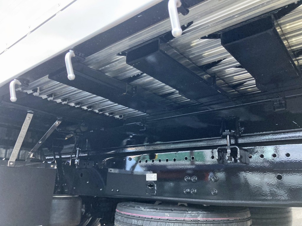 シャーシとネタの状態です。(縦ネタ・横ネタは鉄製です)|三菱 スーパーグレート 2PG-FS84HZの写真6