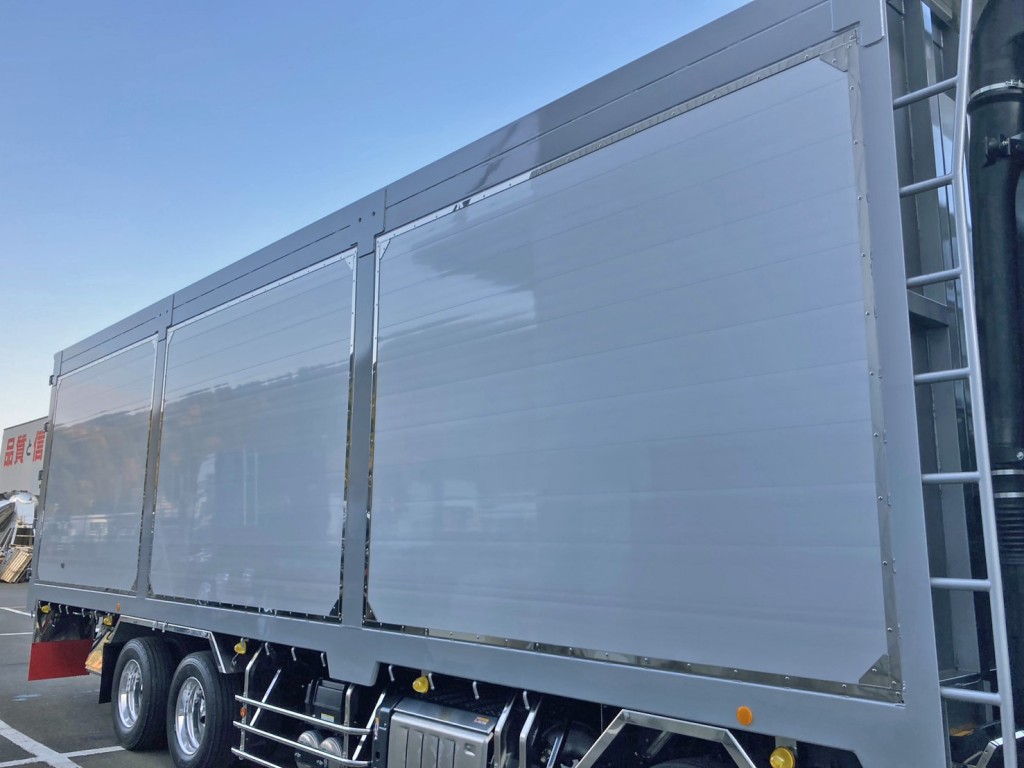 ボディー左右枠組みはステンレス製です。|三菱 スーパーグレート 2PG-FS84HZの写真20