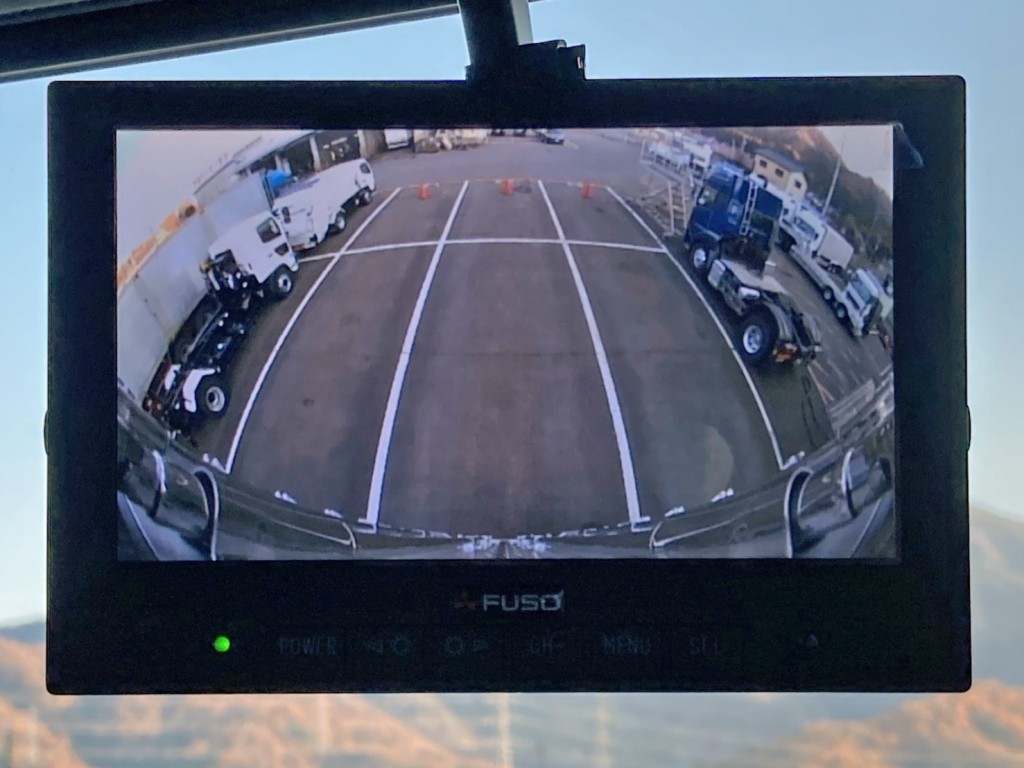 液晶バックモニター付きです。|三菱 スーパーグレート 2PG-FS84HZの写真32