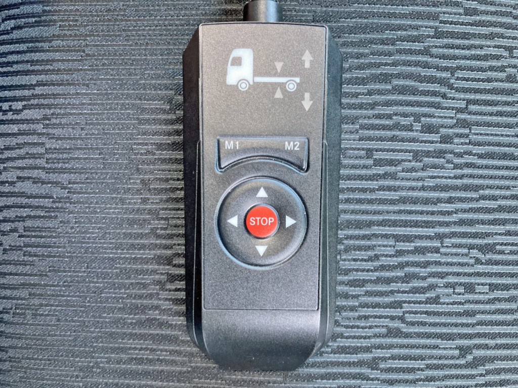 エアサスのコントローラーです。|三菱 スーパーグレート 2PG-FS84HZの写真33