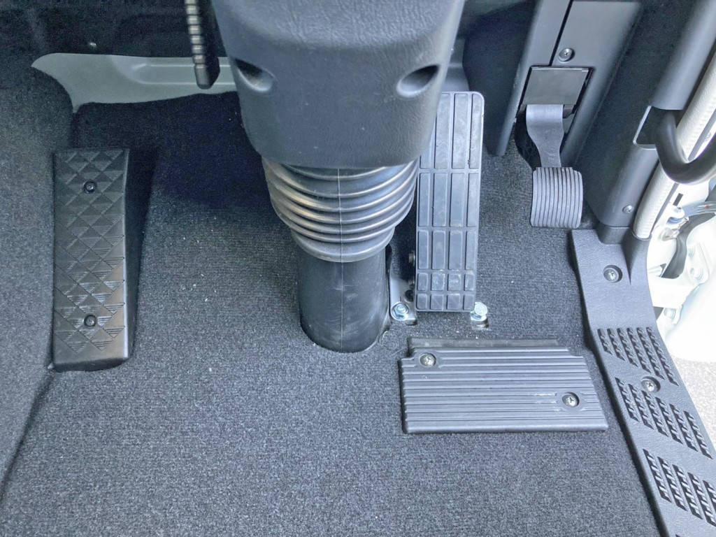 2ペダル仕様です。|三菱 スーパーグレート 2PG-FS84HZの写真35