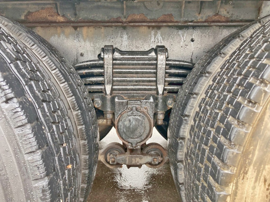 リーフサスです。|いすゞ ギガ QKG-CYZ77Aの写真5