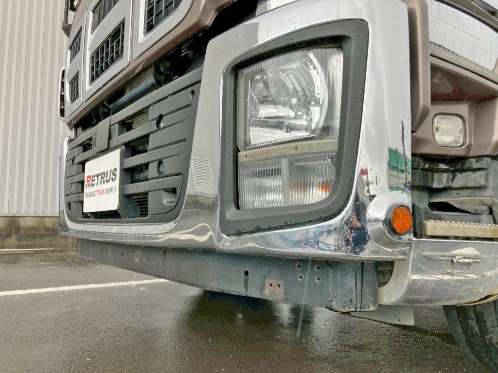 フロントバンパー助手席側にヘコミがあります。|いすゞ ギガ QKG-CYZ77Aの写真29