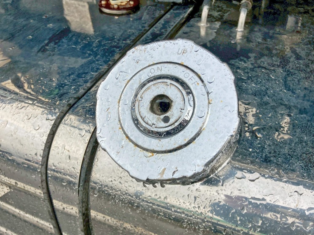 燃料タンクのフタのカギは破損しています。|いすゞ ギガ QKG-CYZ77Aの写真34