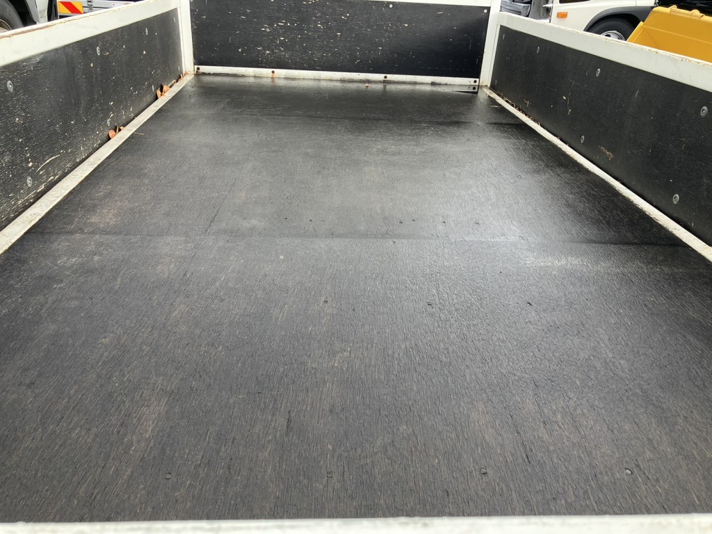 いすゞ エルフ SKG-NJR85A(2WD)の写真5