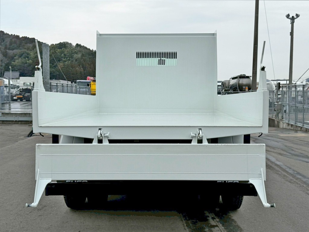 リヤゲートは上開きも出来ます。|三菱 ファイター 2KG-FK62F(2WD)の写真14