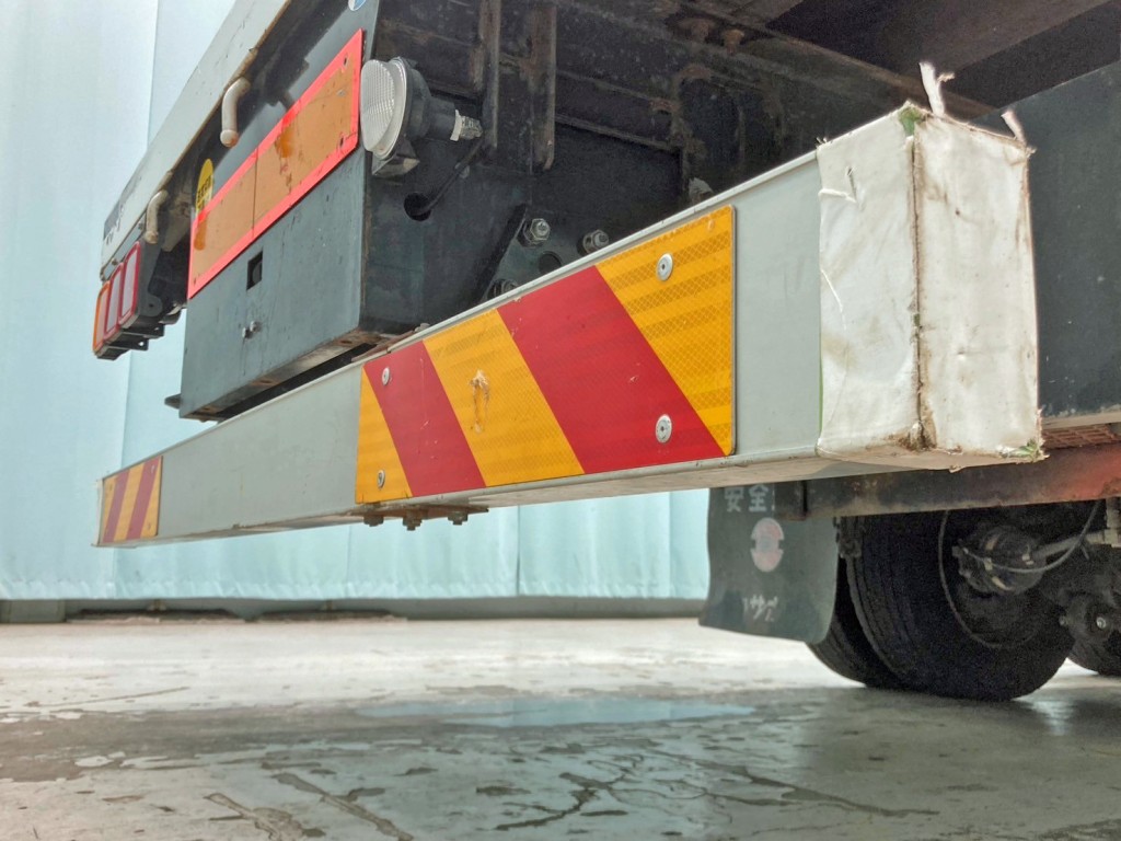 リヤバンパー運転席側カバー欠品しています。|三菱 ファイター LDG-FQ62Fの写真20