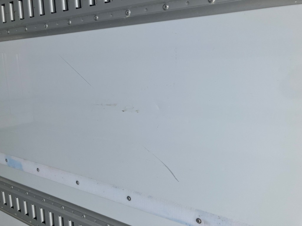 庫内運転席側にキズ・ヘコミがあります。|日野 レンジャー 2KG-FC2ABA(2WD)の写真15