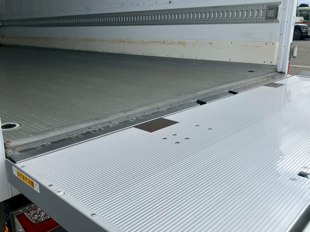 ゲートを上限まで上げた状態です。|日野 レンジャー 2KG-FC2ABA(2WD)の写真20