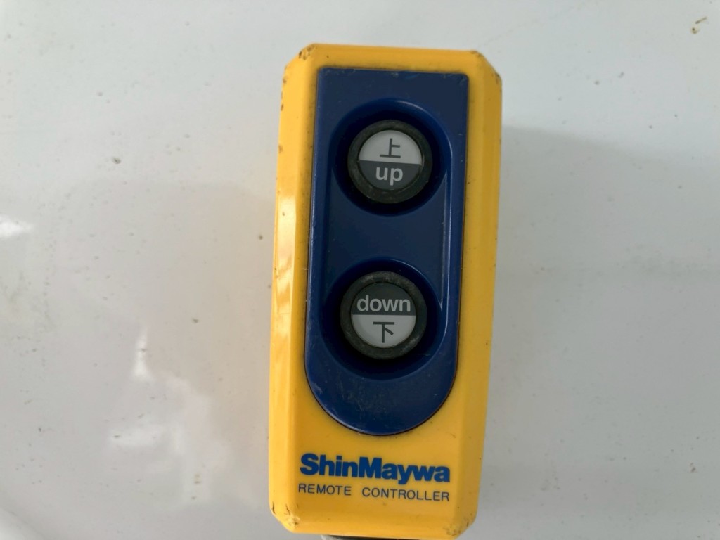 庫内にゲートのコントローラーがあります。|日野 レンジャー 2KG-FC2ABA(2WD)の写真21