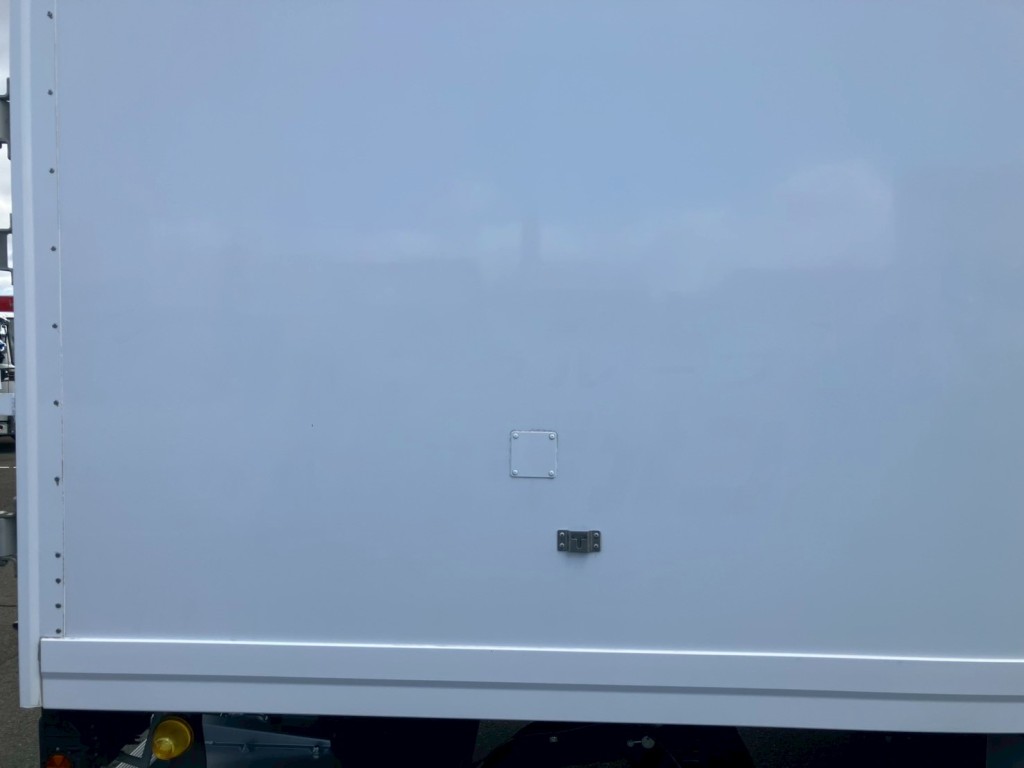 運転席側ボディーに看板跡があります。|日野 レンジャー 2KG-FC2ABA(2WD)の写真34