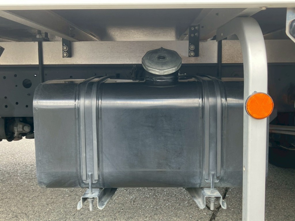 燃料タンクは100Lです。|日野 レンジャー 2KG-FC2ABA(2WD)の写真45