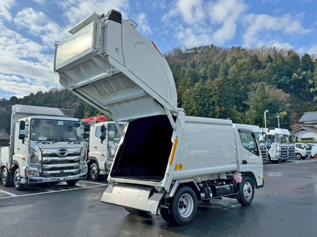 三菱 キャンター 2RG-FEAV0(2WD)の写真4