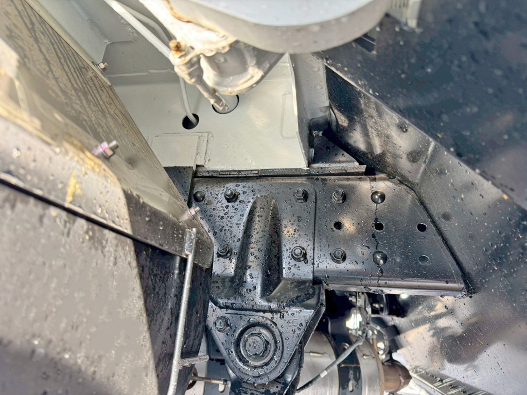 シャーシの状態です。|三菱 キャンター 2RG-FEAV0(2WD)の写真6