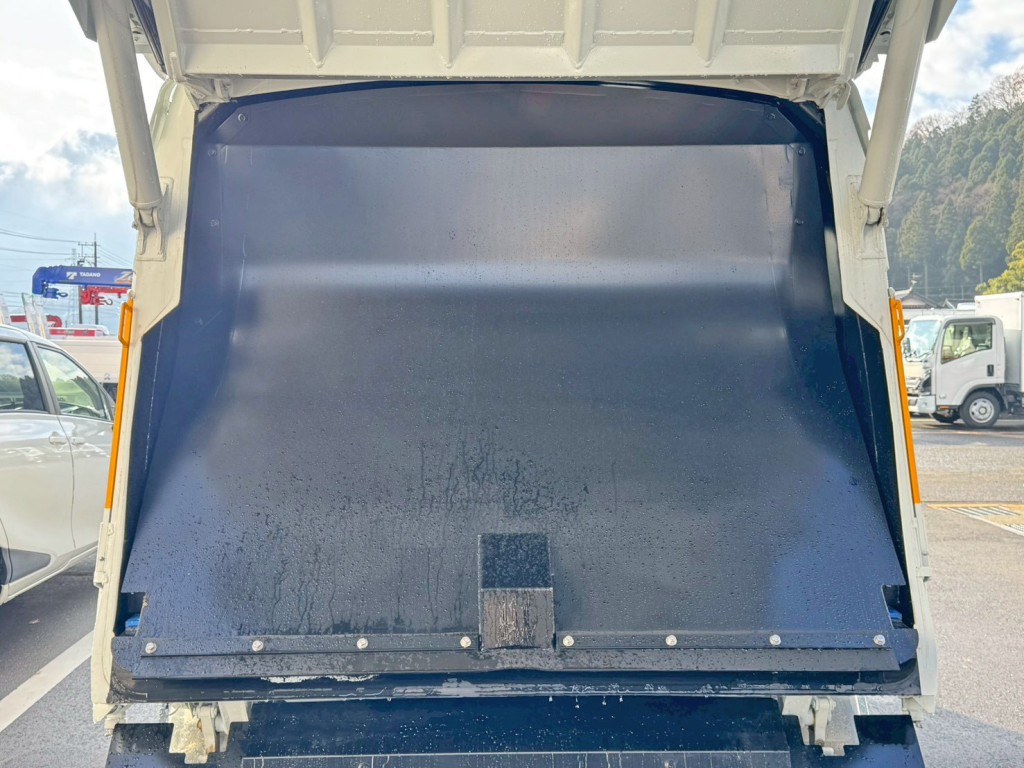 排出板の状態です。|三菱 キャンター 2RG-FEAV0(2WD)の写真11