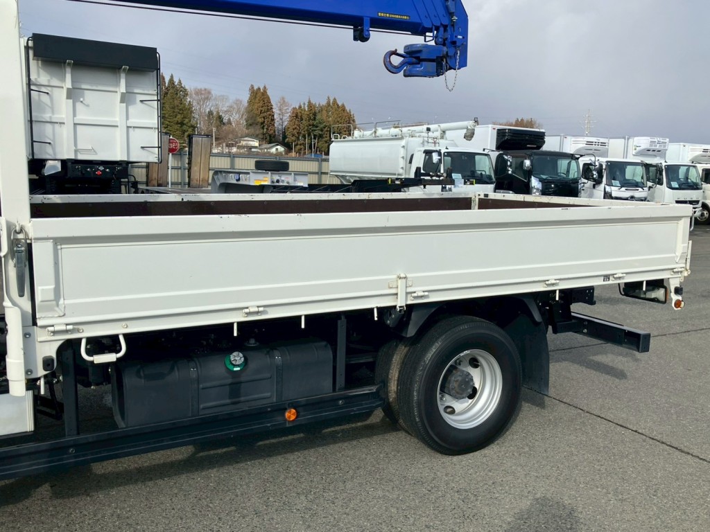 助手席側アオリにキズ・サビ・ヘコミがあります。|トヨタ カゼット 2RG-XZU712(2WD)の写真18