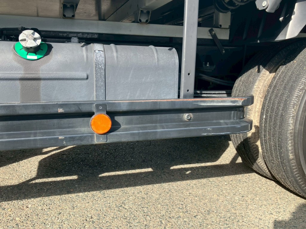 助手席側サイドバンパーにキズ・サビがあります。|トヨタ カゼット 2RG-XZU712(2WD)の写真19