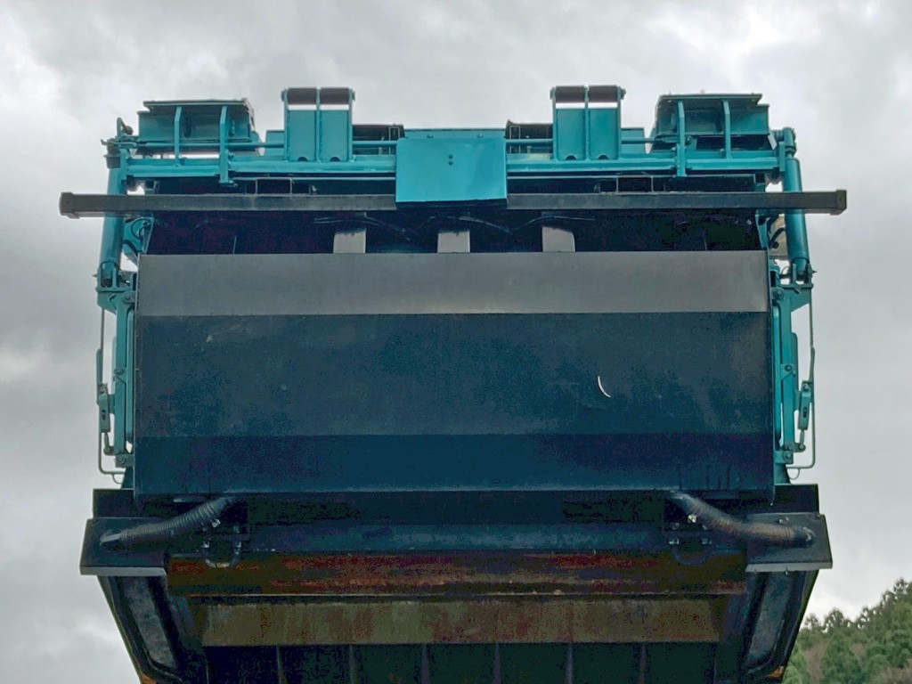 汚水タンク底面の状態です。|日野 レンジャー LKG-FJ7JDAAの写真11