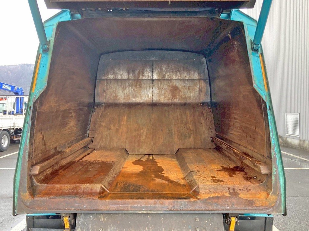 タンク内部の状態です。|日野 レンジャー LKG-FJ7JDAAの写真13