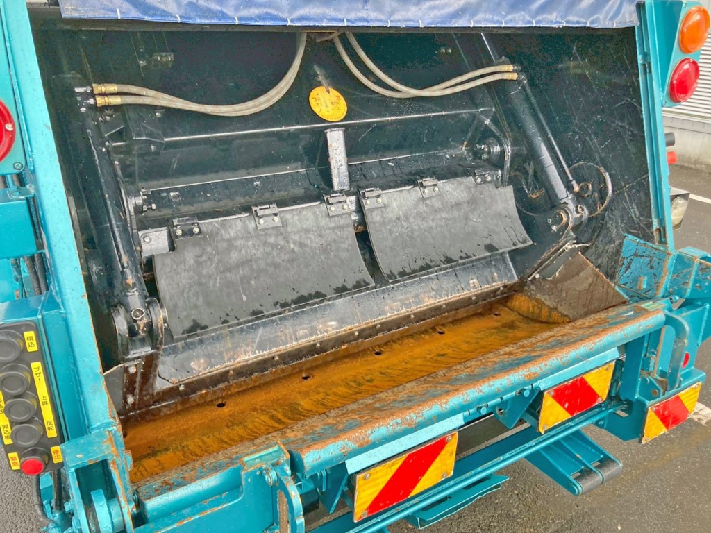 積み込み方式はプレス式です。|日野 レンジャー LKG-FJ7JDAAの写真22