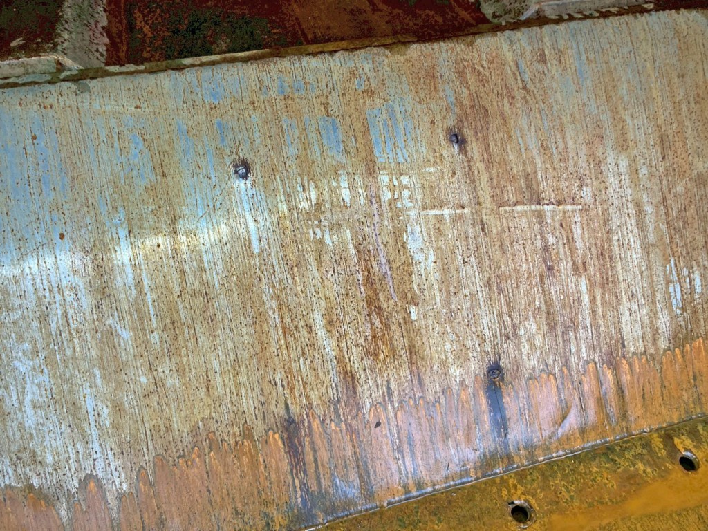 ホッパー中央部に割れがあります。|日野 レンジャー LKG-FJ7JDAAの写真24