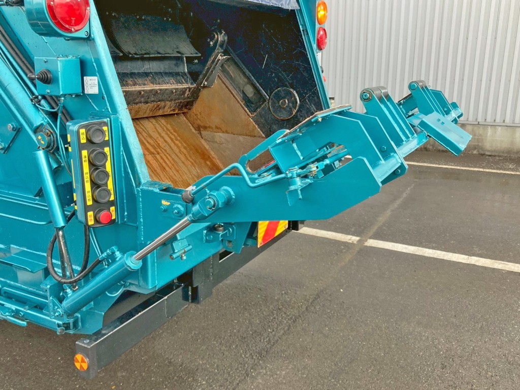 傾倒装置作動時の状態です。|日野 レンジャー LKG-FJ7JDAAの写真27