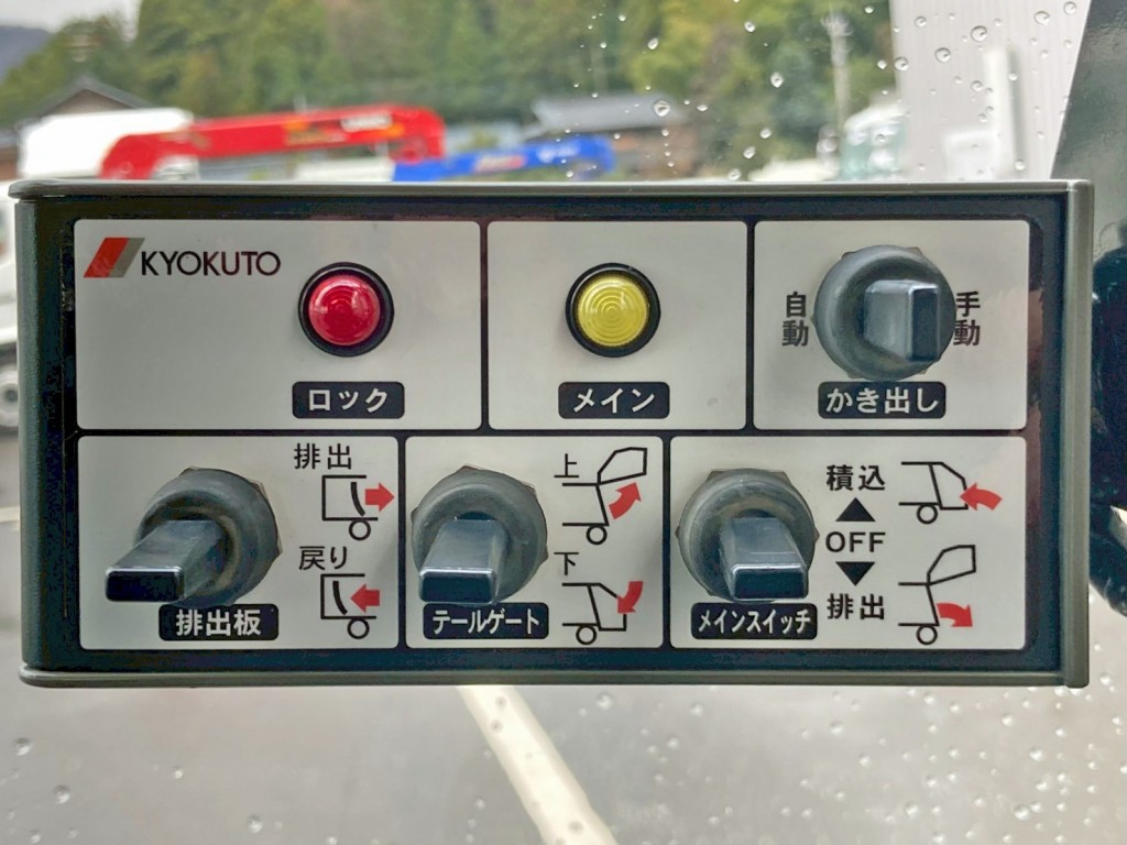 上物の操作スイッチです。|日野 レンジャー LKG-FJ7JDAAの写真42