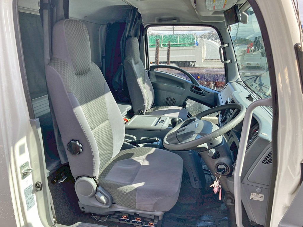 いすゞ フォワード 2RG-FRR90S2(2WD)の写真7