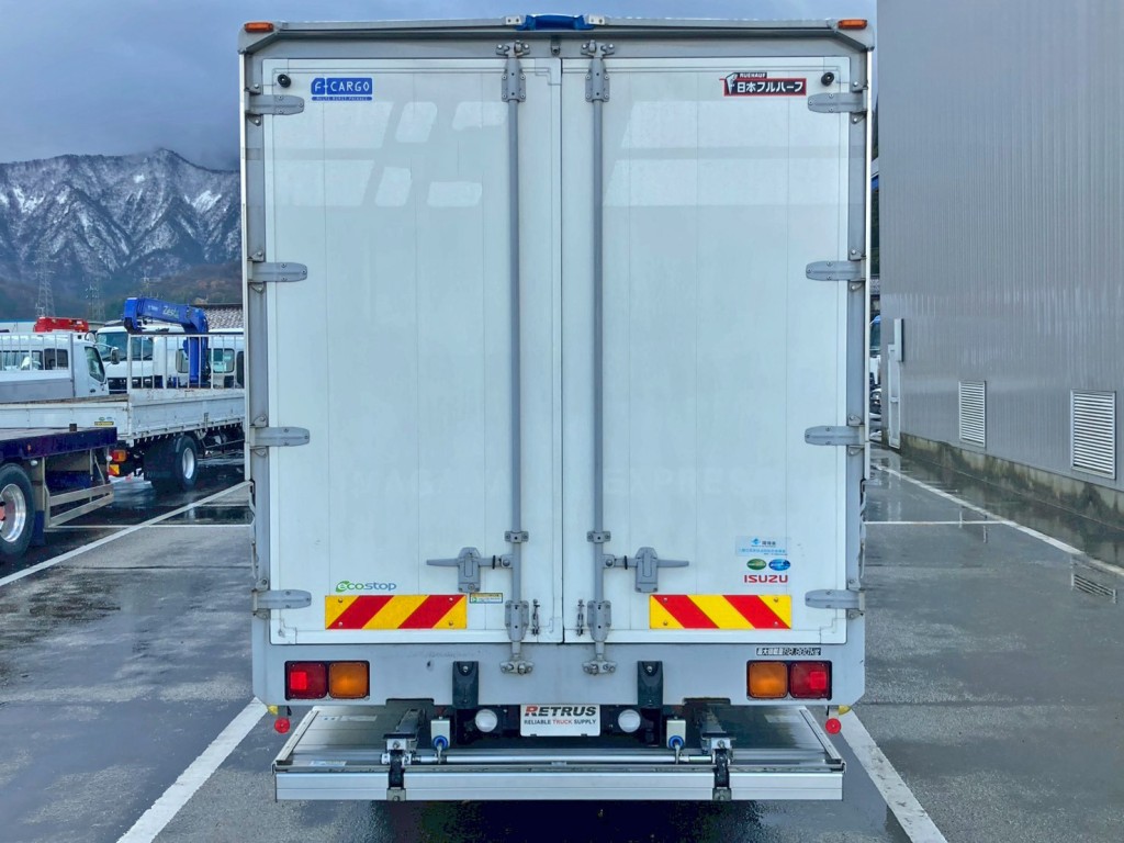 リヤ周りの状態です。(左右リヤドア上部にシールはがし跡があります)|いすゞ フォワード 2RG-FRR90S2(2WD)の写真9