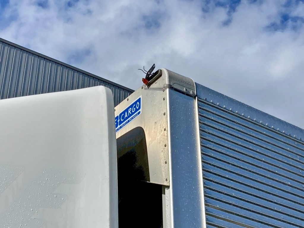 ボディー前方助手席側の車高灯に割れがあります。|いすゞ フォワード 2RG-FRR90S2(2WD)の写真13