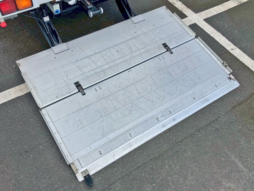 ゲートのステージの状態です。|いすゞ フォワード 2RG-FRR90S2(2WD)の写真14