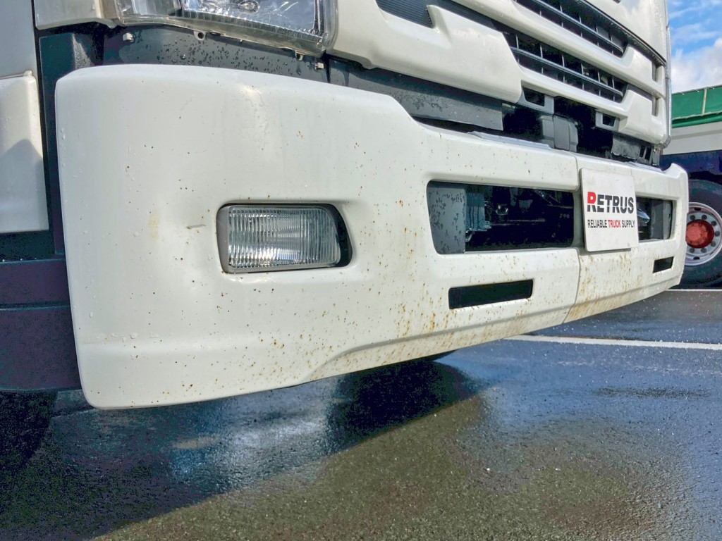 フロントバンパー全体にキズ・サビがあります。(運転席側)|いすゞ フォワード 2RG-FRR90S2(2WD)の写真22