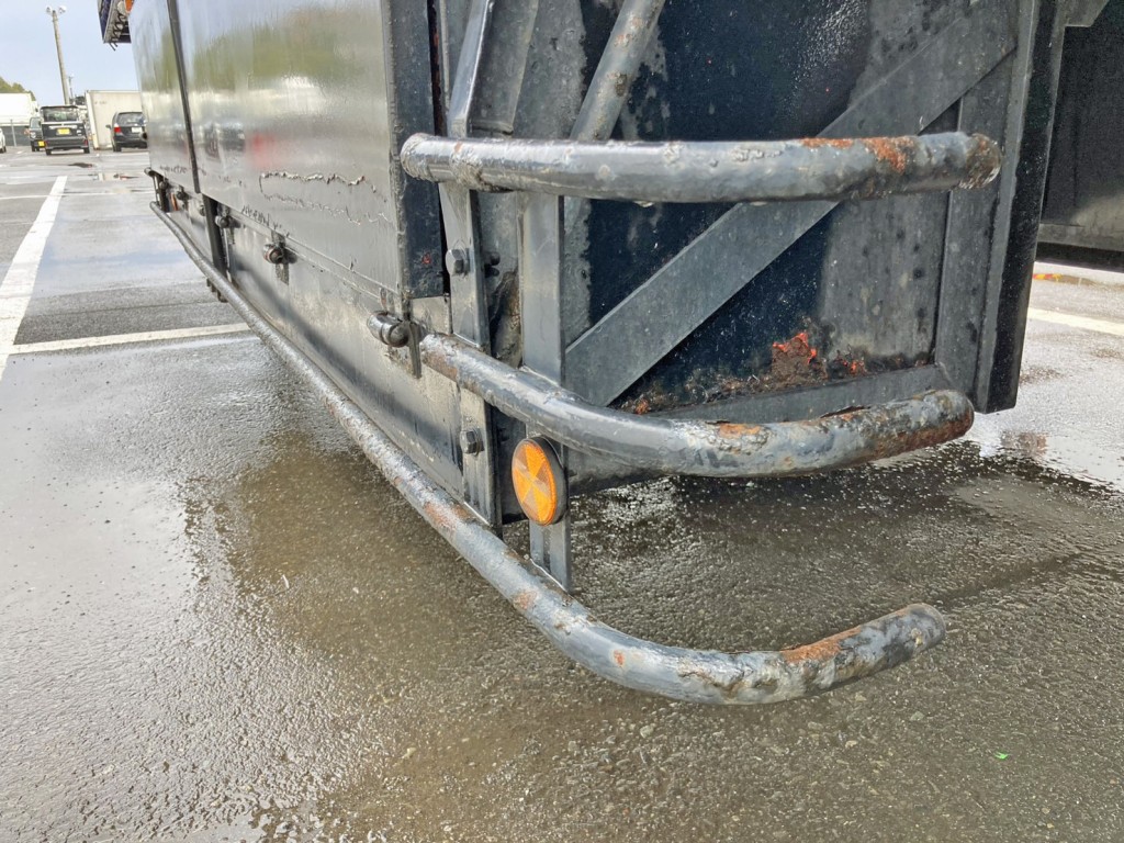 助手席側サイドバンパーに腐食があります。|東邦  TF36H2C3の写真20