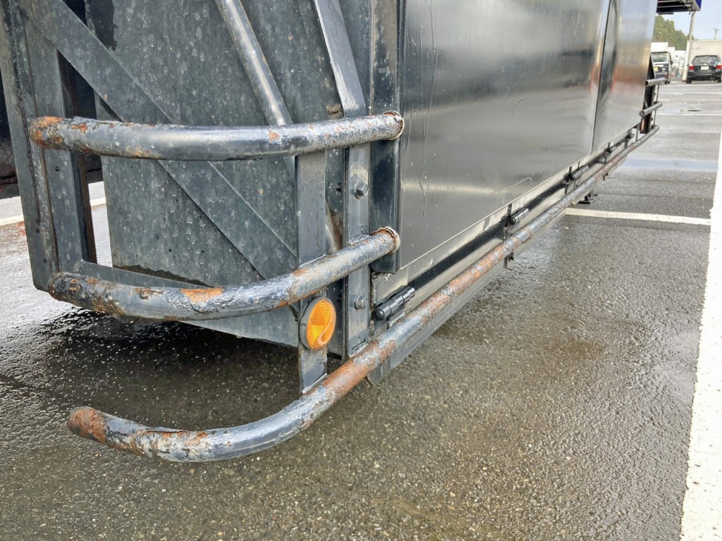 運転席側サイドバンパーに腐食があります。|東邦  TF36H2C3の写真21